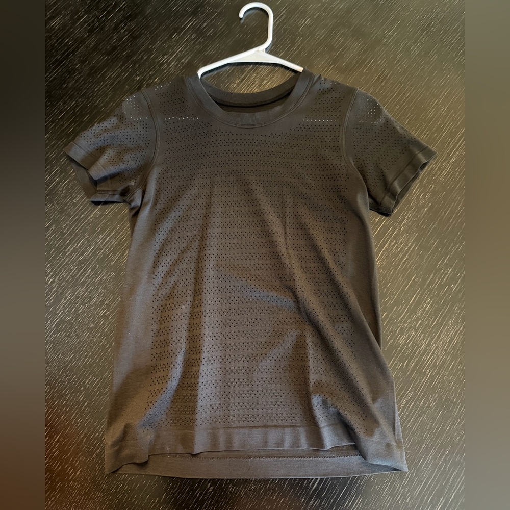 Black Lululemon Lightweight Running Shirt. Size 0.
